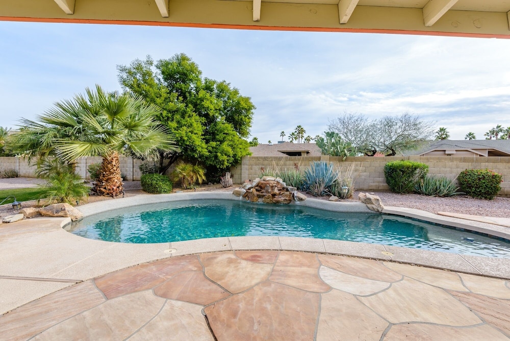 Casa Willow 4 Bedroom Home by RedAwning