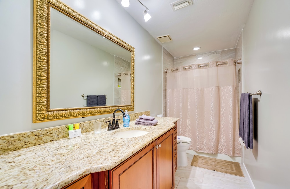 8 Mi to World Equestrian Center: Walkable Getaway view 4