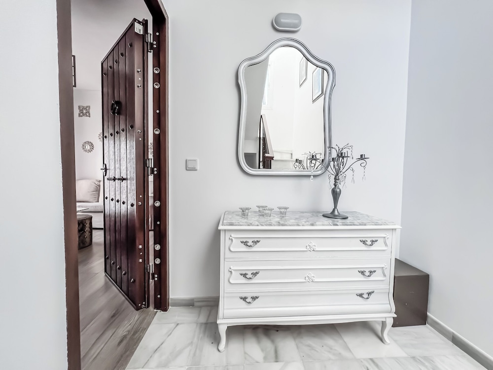 Cd-1382 Two Bedroom Apartment With Terrace