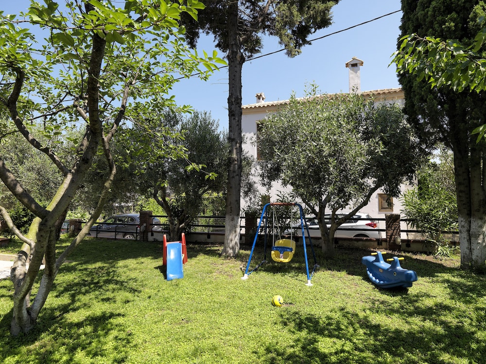 Elia Apartments