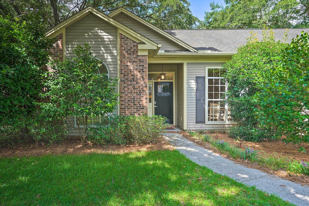 Modern Retreat - 4 Miles to Isle of Palms Beach! view 4