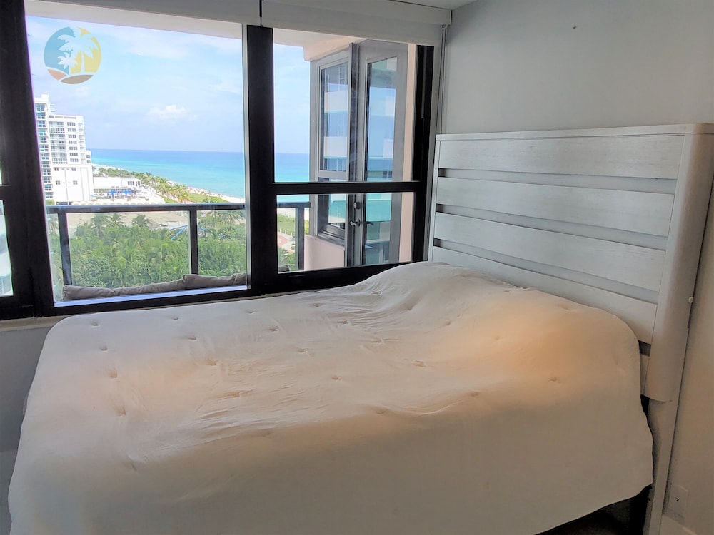 Alexander 1104 3 Bedroom Condo