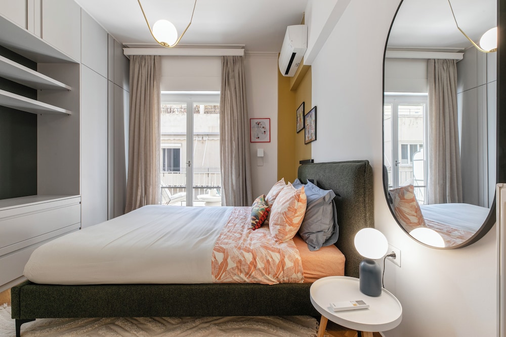 Elysia - 2-Br Apt & Balcony in Athens