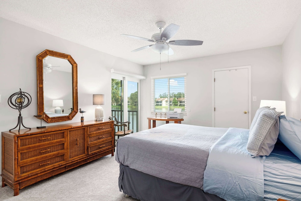 Modern Lakeside Condo 2 Bed, 2 Bath Oldsmar, FL