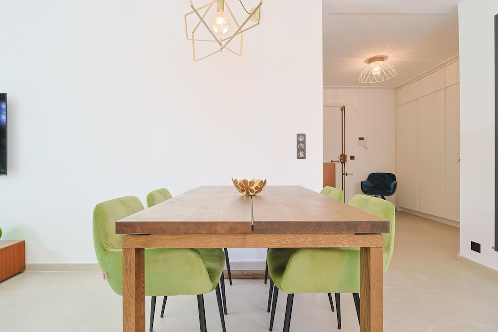 Le Jungle in Cannes With 2 Bedrooms and 2 Bathrooms