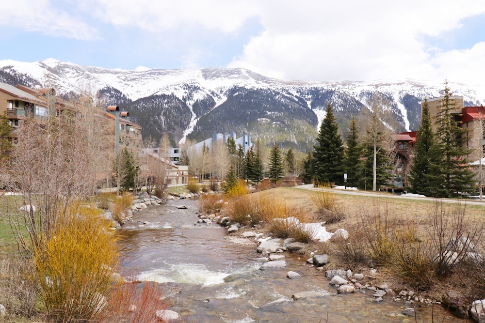 SkyRun Copper Mountain Resort Vacation Lodging