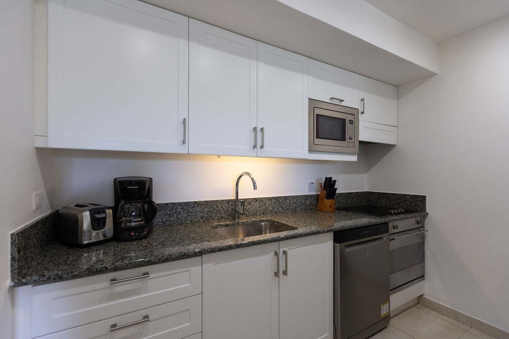 Glitter Bay Estate 414 1 Bedroom Apts