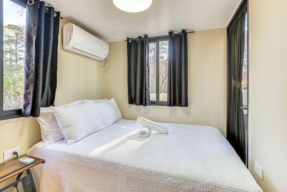 5 Mi to Stone Mountain: Lithonia Getaway