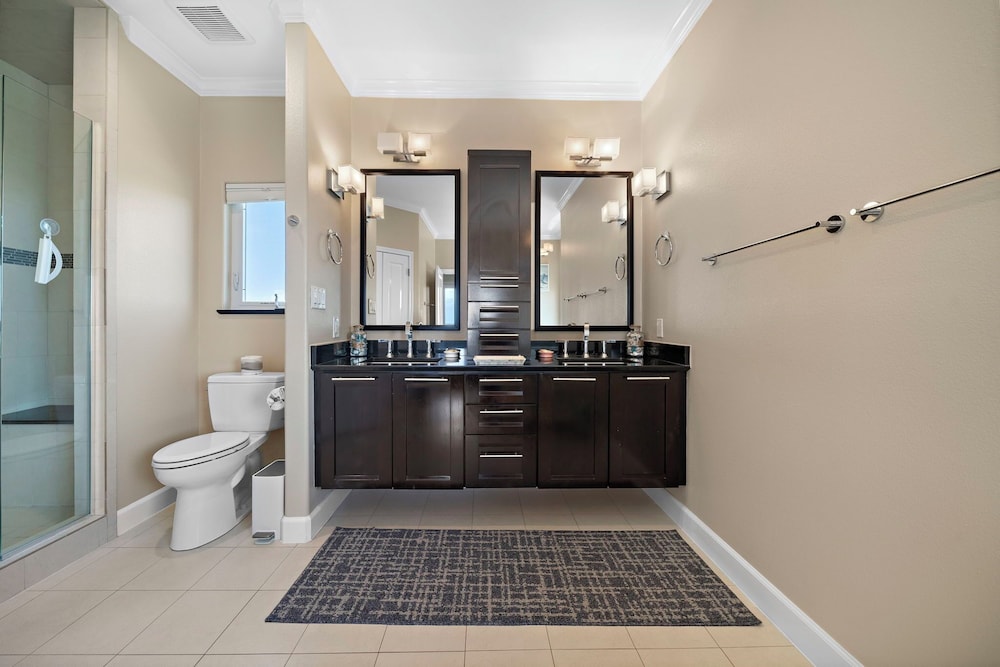 Blue Marlin Bayfront Retreat by Ryson Vacation Rentals