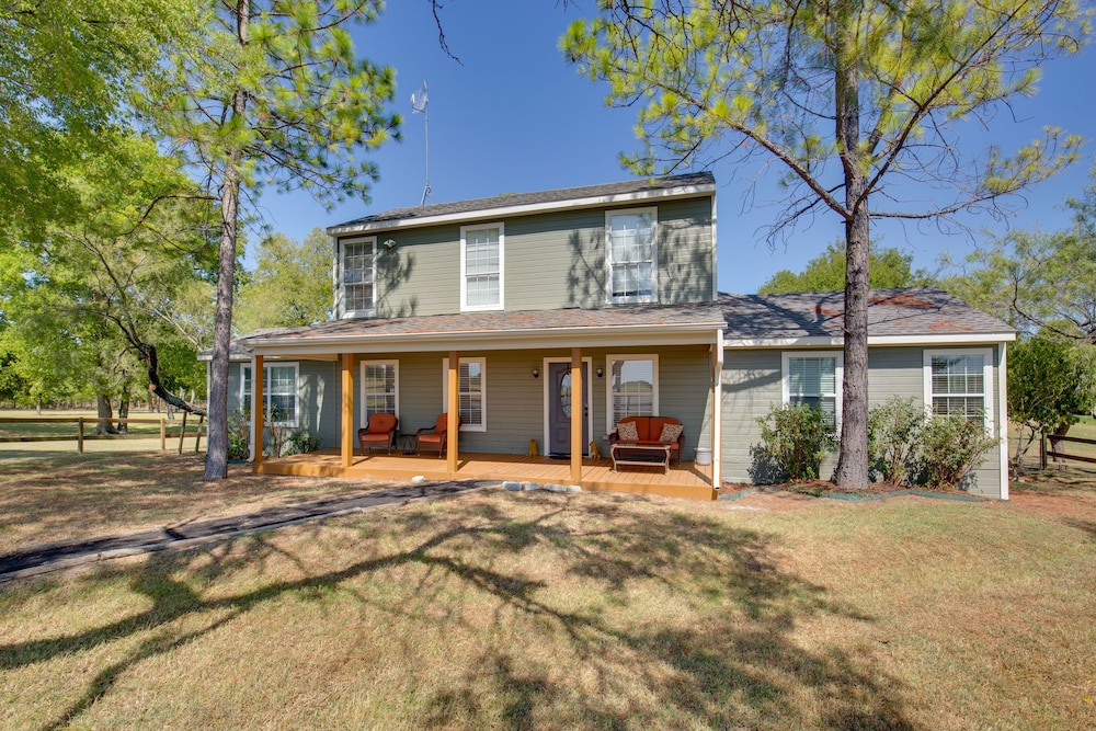 Greenville Vacations - Gorgeous Royse City Retreat w/ Front Porch  Pond! - Property Image 1