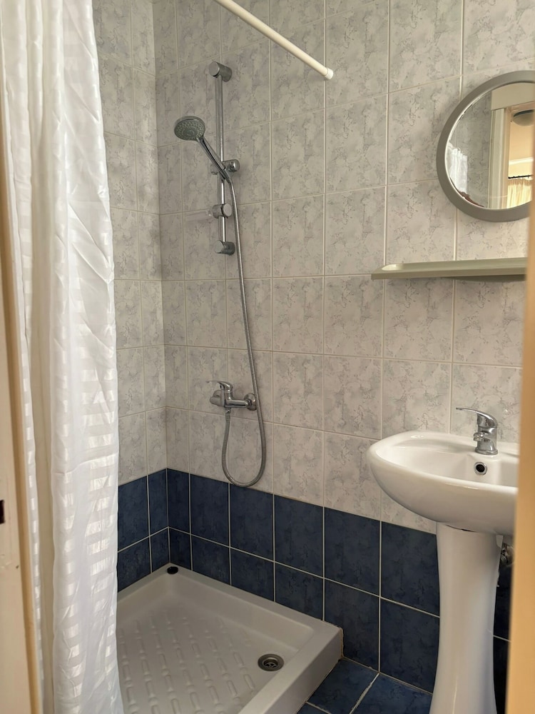 Apartment-paphos-poolside-near Amenities-discounts