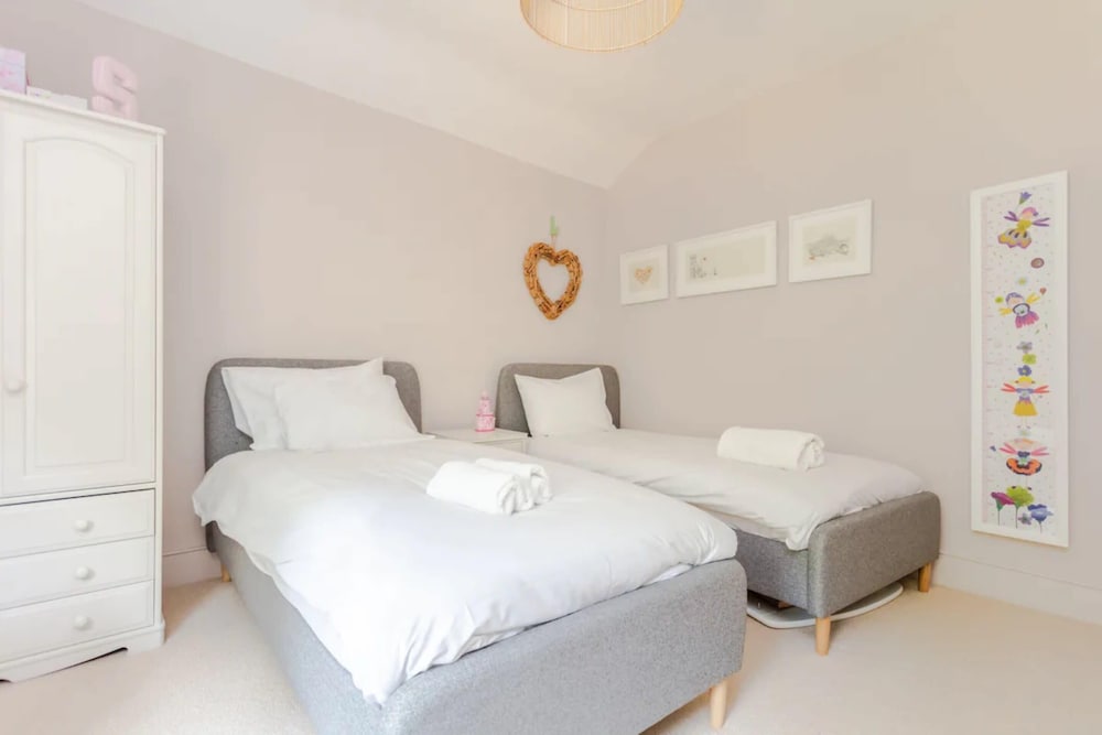 Modern 3 Bedroom Home in Honor Oak Beside Nature Reserve