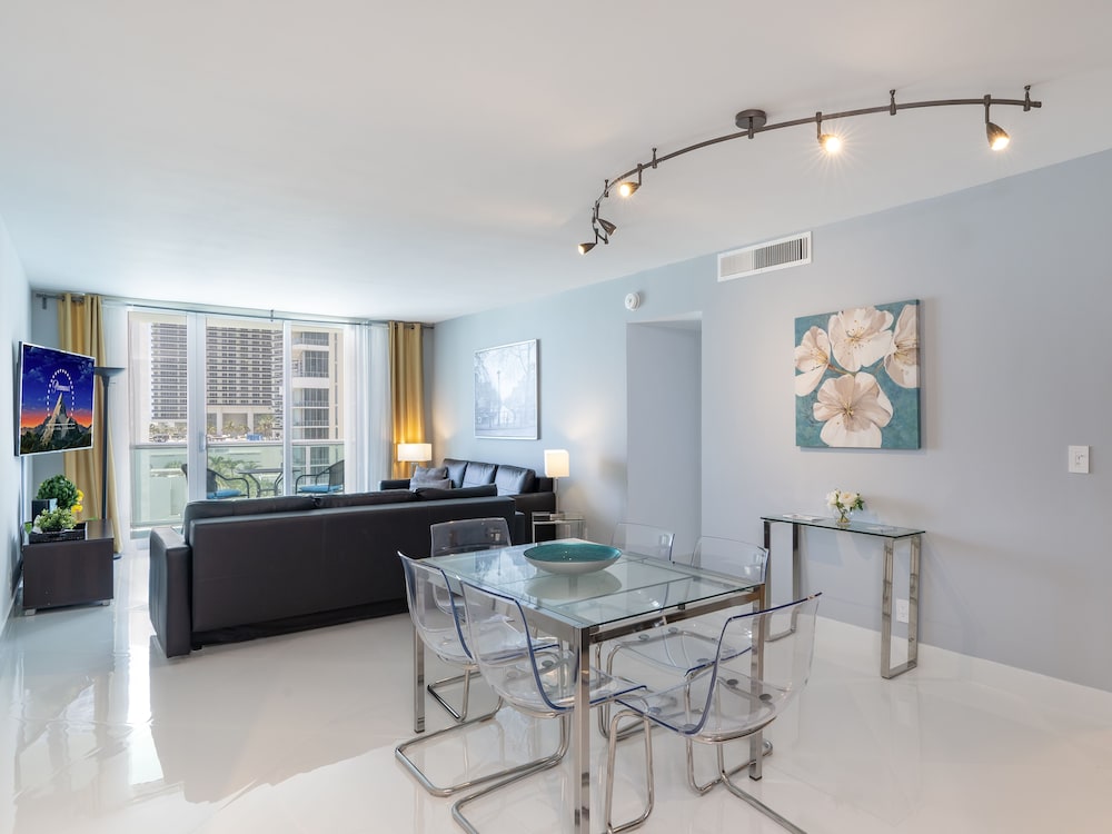 Beautiful Apartment in Hollywood Beach