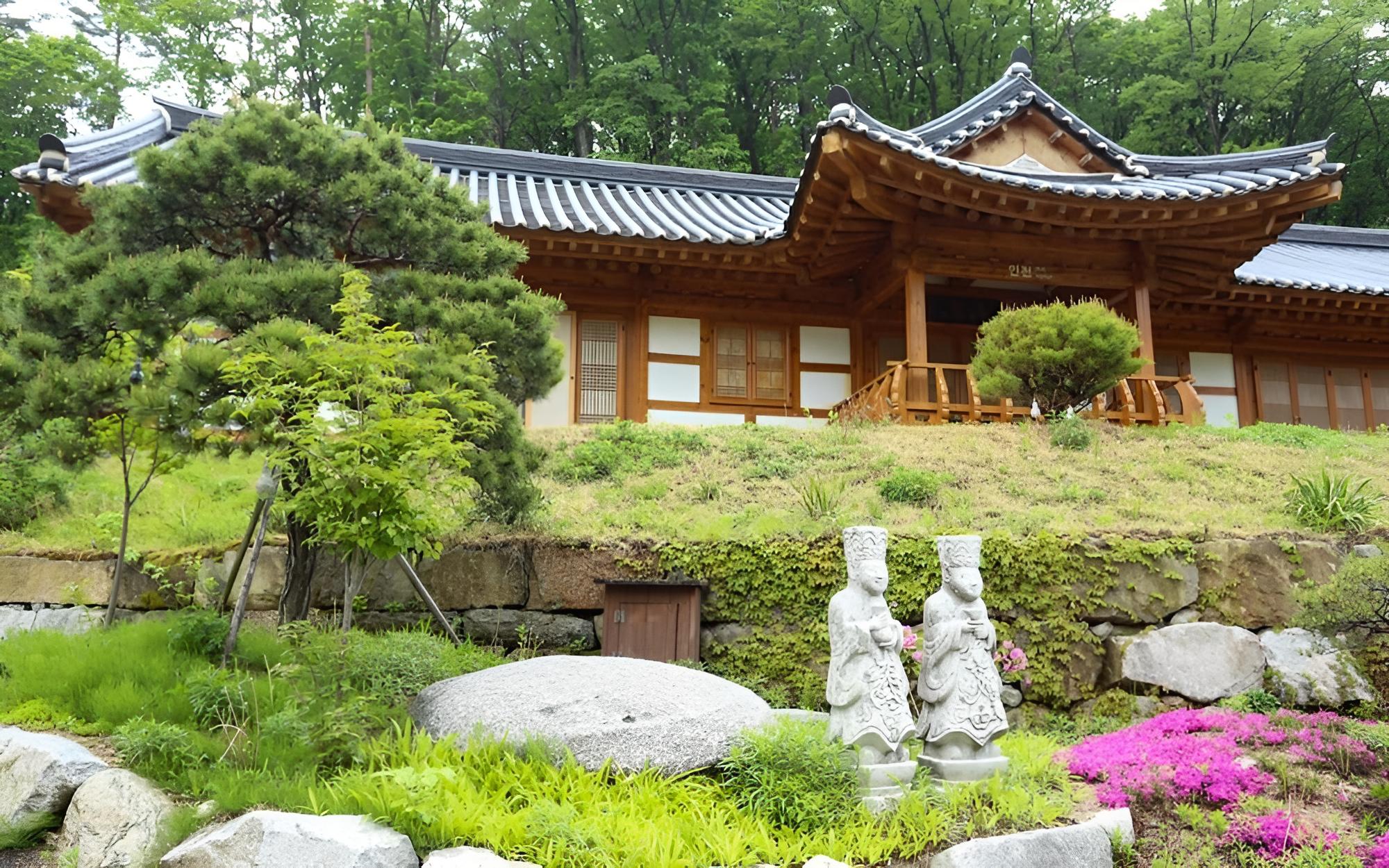 Pyeongchang Goryeogoong Hanok Hotel view 3
