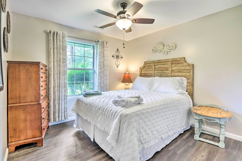 Peaceful Beaufort Home w/ Front Porch + Grill view 5
