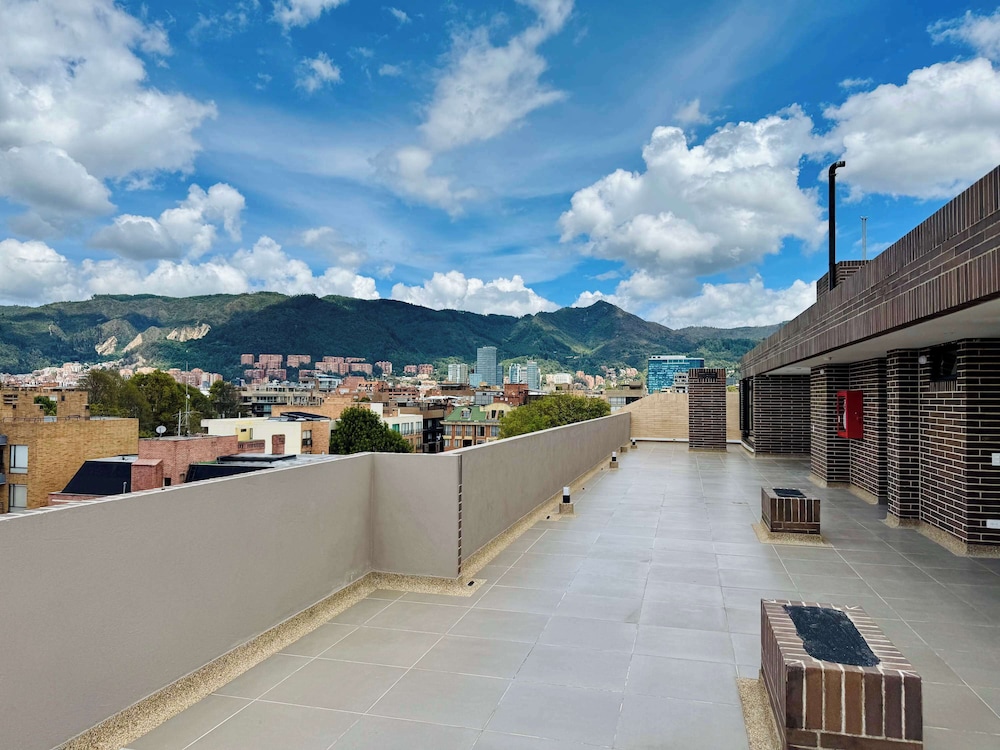w Modern 2BR w Balcony in Santa Barbara