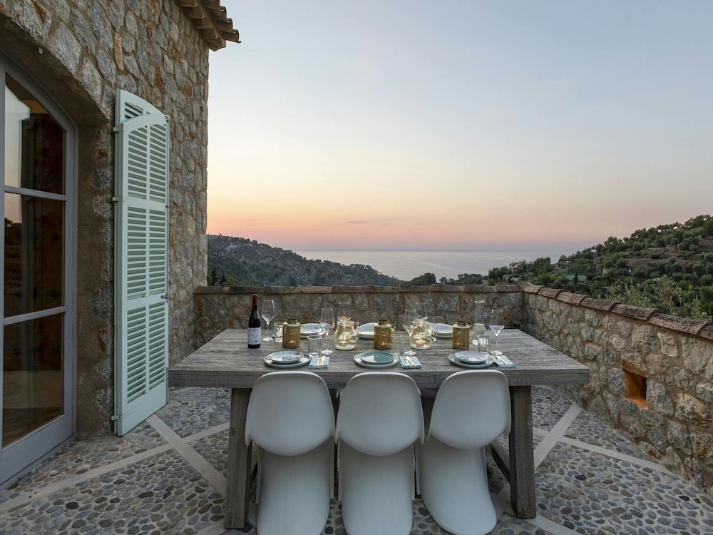 Stylish Holiday Home With Deia Views