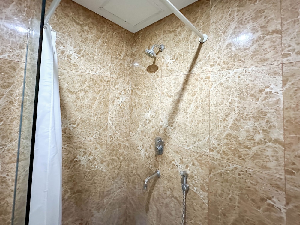 Spacious And Cozy 3Br At Grand Sungkono Lagoon Apartment