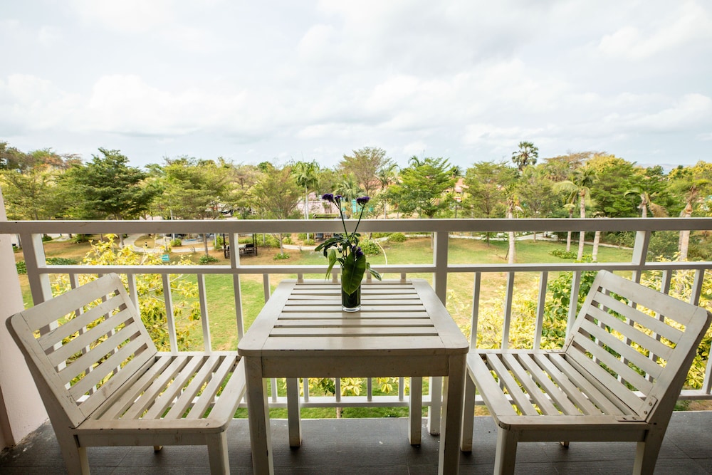 Xanadu Beach Resort