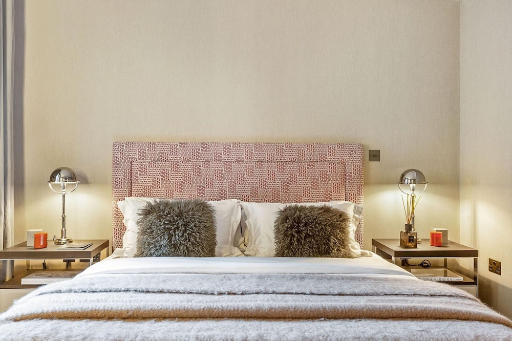 Knightsbridge 3-bed 2-bath by Harrods