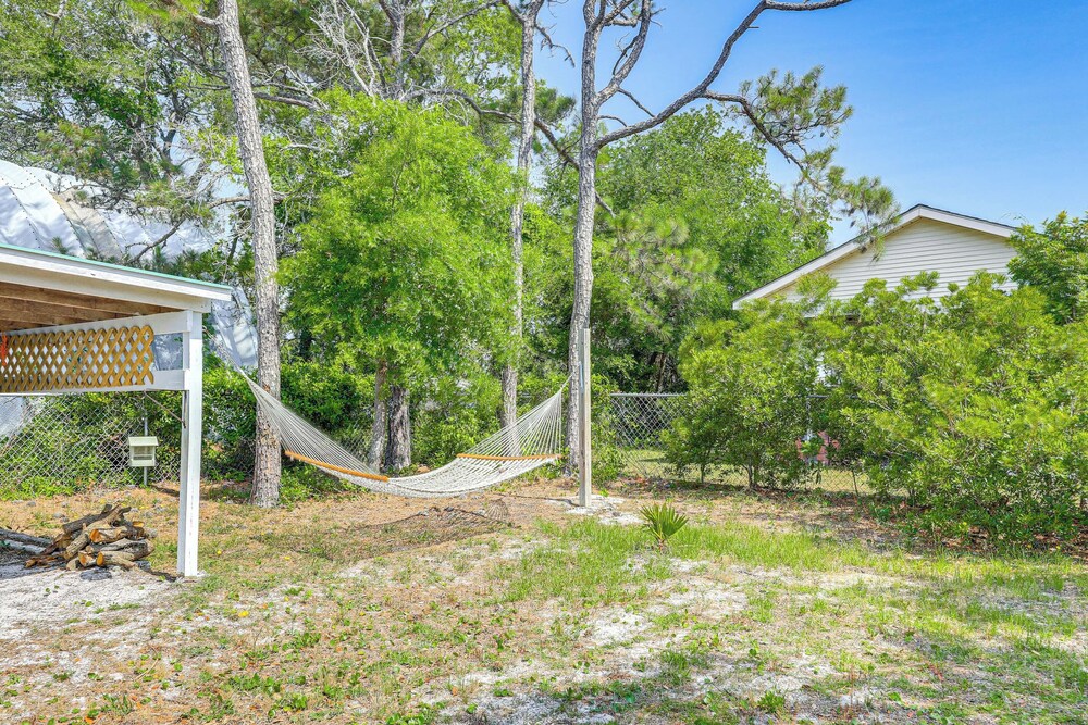 2 Blocks to Crystal Coast: Family-friendly Retreat