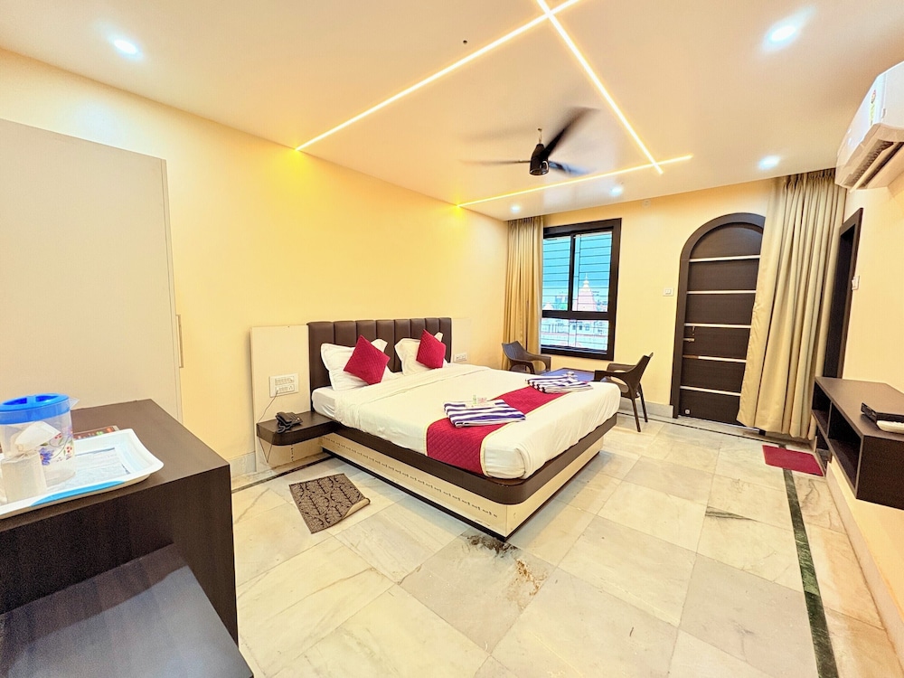 Binapani Hotel & Restaurant Tarapith