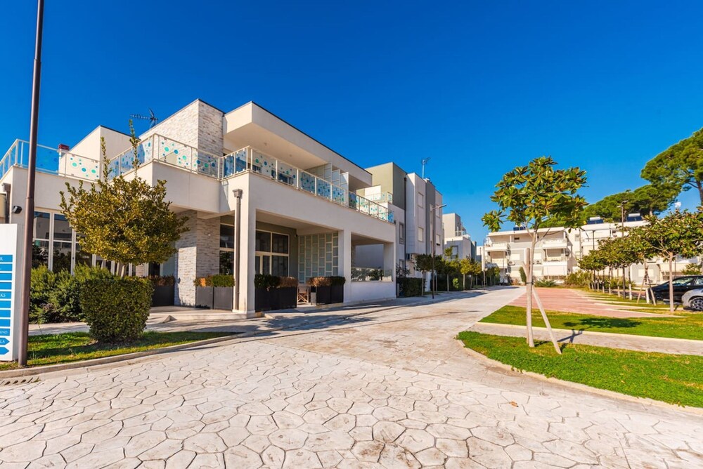 2-br Apartment by the Beach - Jasemin