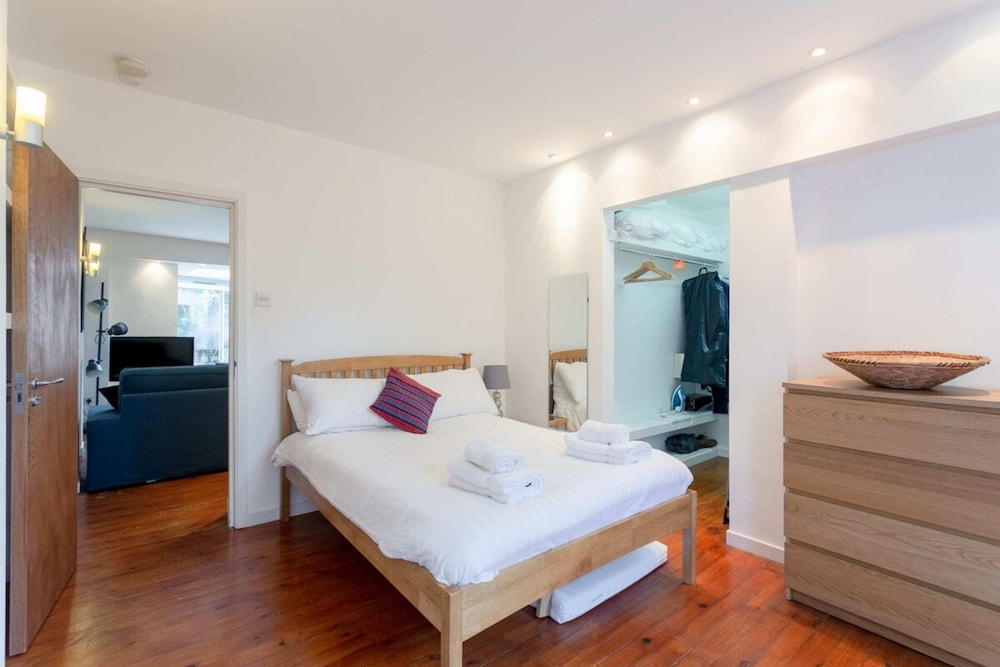 Fantastic and Bright 1 Bedroom Garden Flat