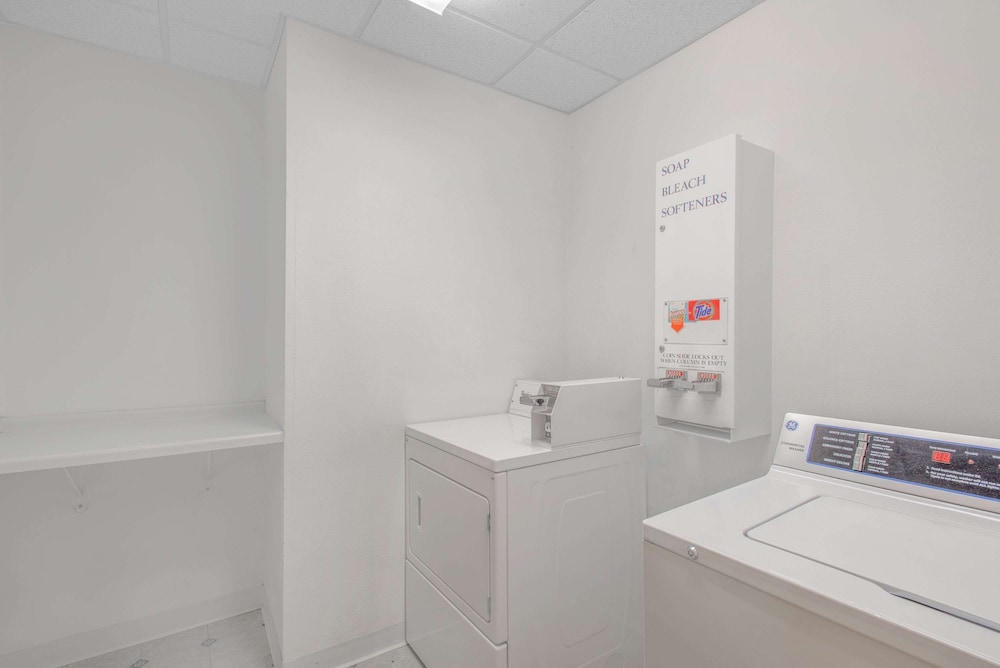 New York City Vacations - SureStay Plus Hotel by Best Western Highland Poughkeepsie - Property Image 14