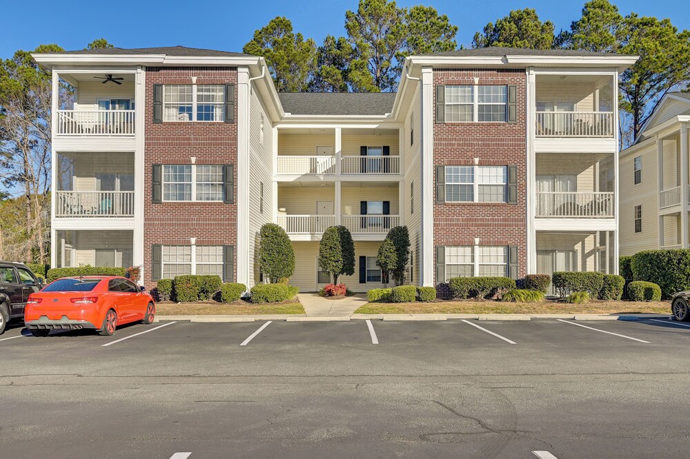 < 1 Mi to Golf: Condo w/ Balcony in Myrtle Beach!