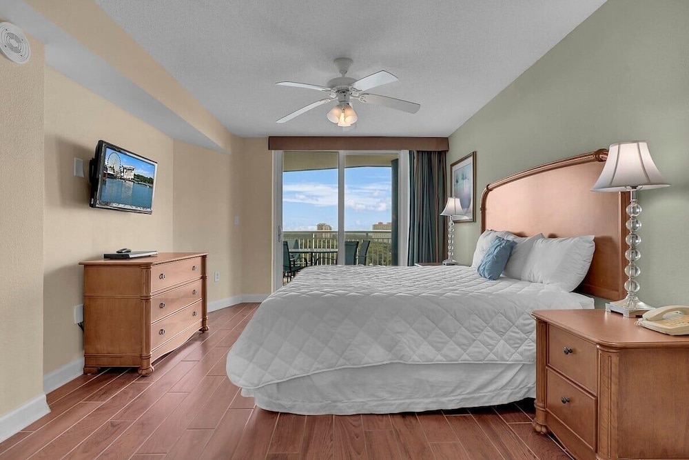 Horizon 701 3 Bedroom Condo