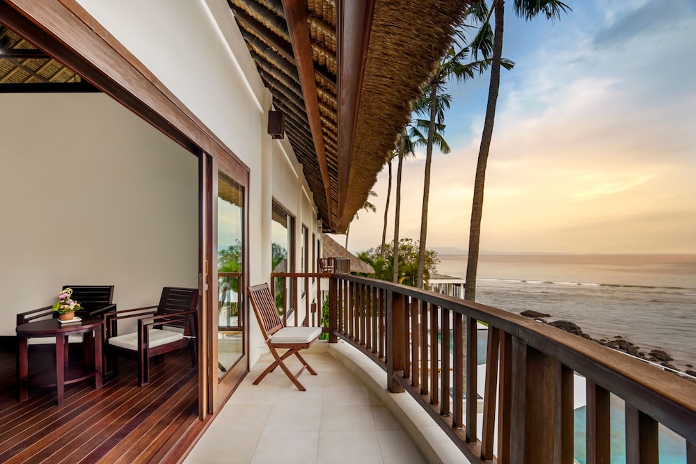 Villa Blanca by Alfred in Bali - Modern Luxury 5 Bdr Oceanfront Villa in Candidasa