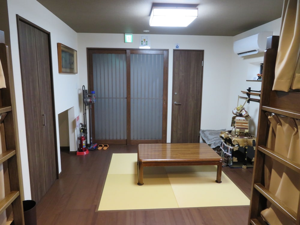 Azalea - Hostel