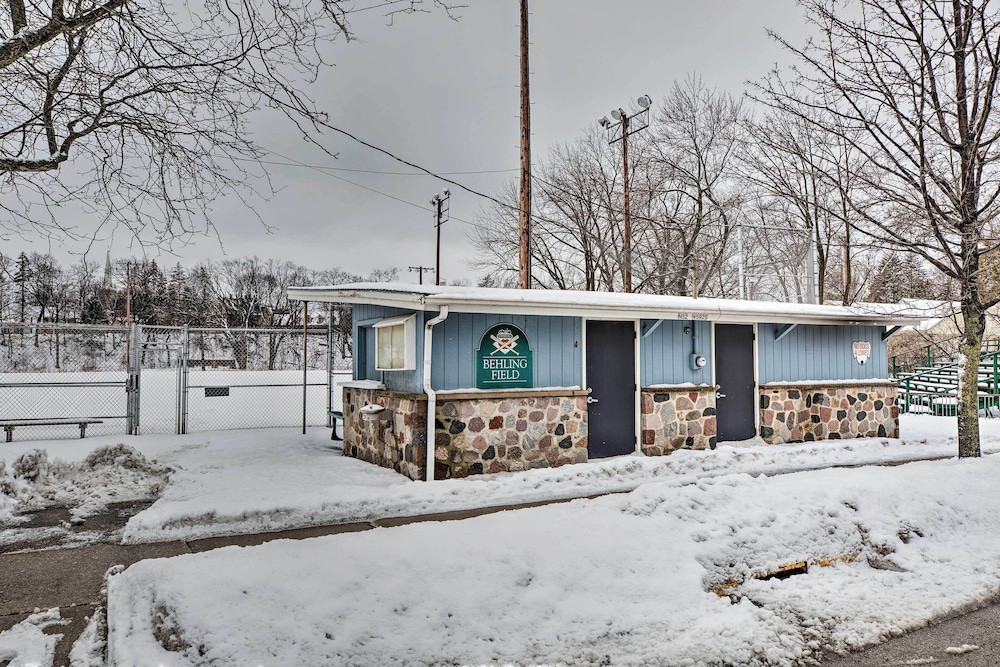 Cozy Cedarburg House - Walk to Historic Downtown!