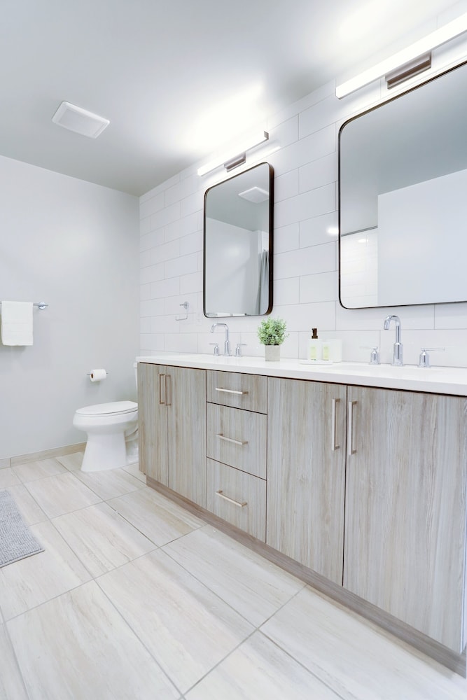 Bright Apartment with Great Amenities
