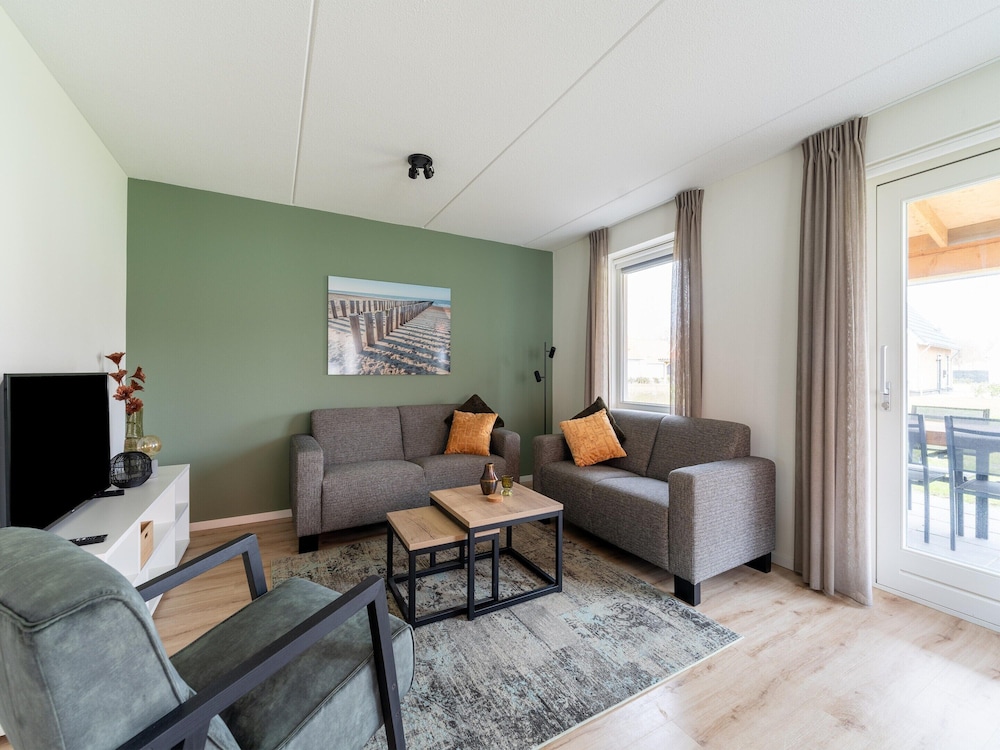 Luxurious Holiday Home With Parking