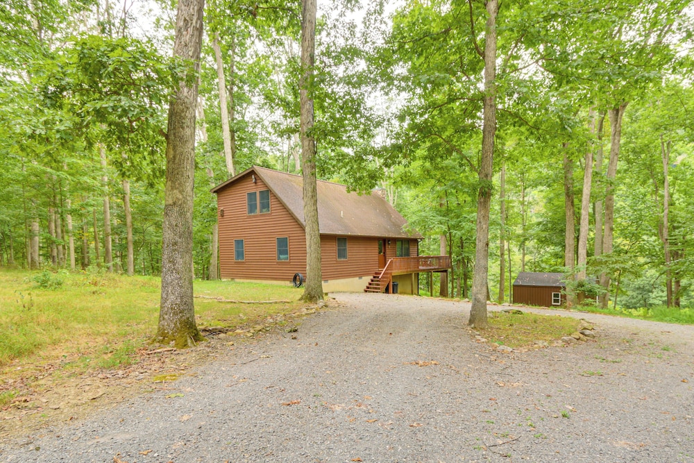 Great Cacapon Mtn Cabin w/ Private Hot Tub + Views