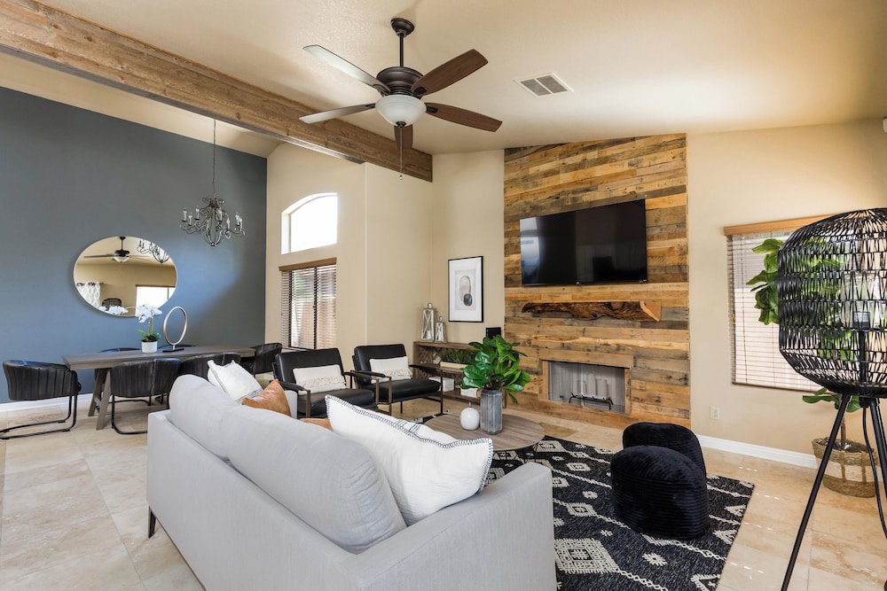 Scottsdale Oasis- Pool - Game Room - Putting Green