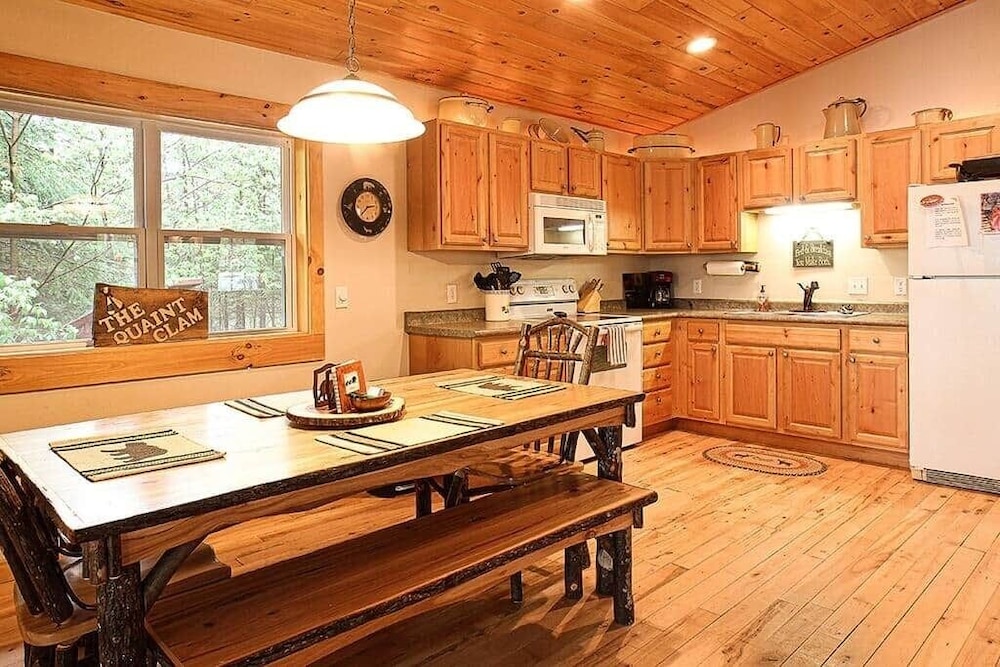 Quaint Clam 2 Bedroom Home