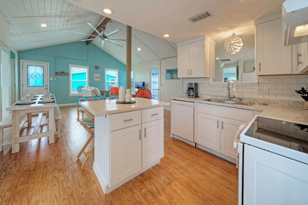 Port A Cottage by Avantstay Private Patio Deck Designed for Groups