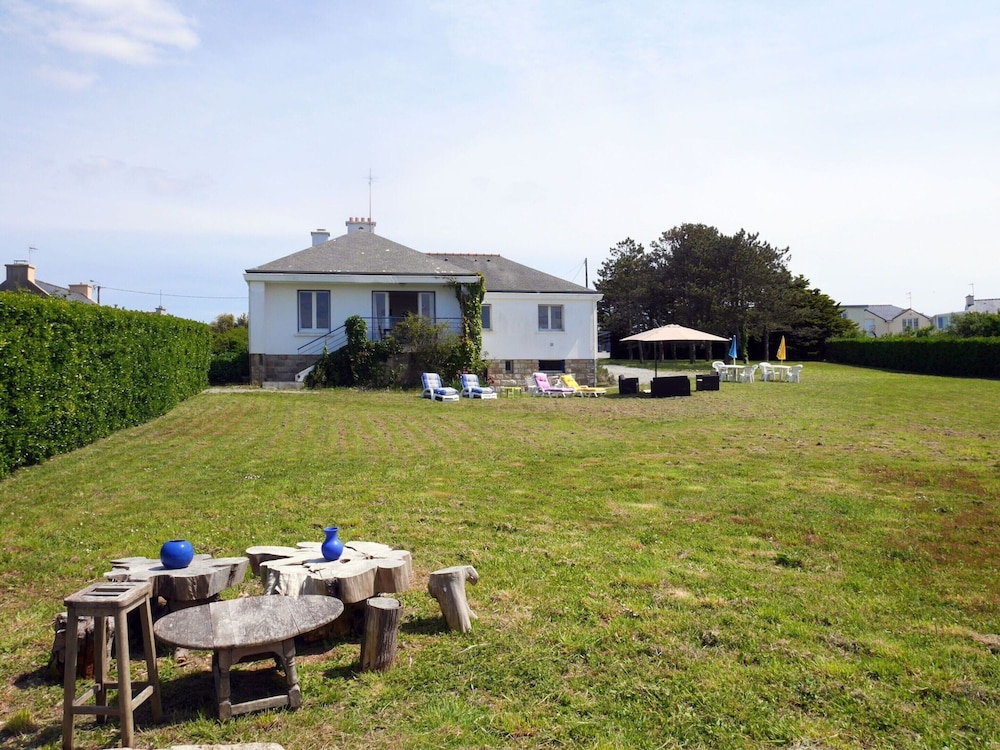 Holiday Home in Lampaul-plouarzel Nearby sea