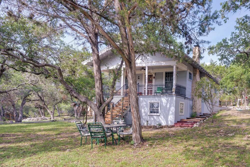 Charming Canyon Lake Cottage w/ Pool BBQ Pit! - Property Image 17