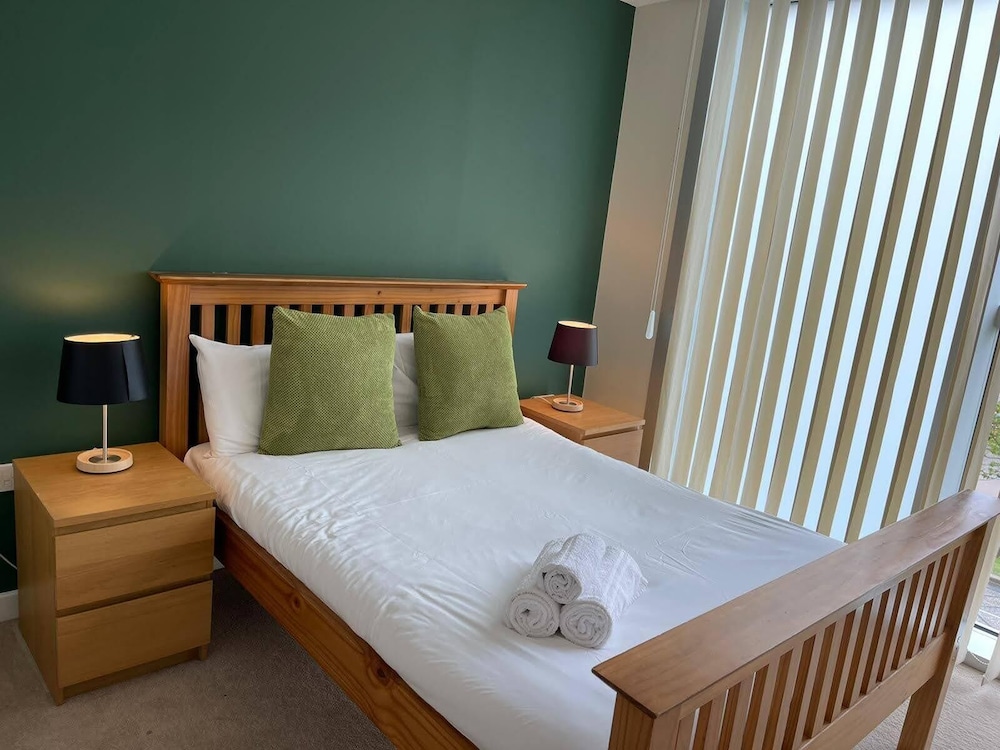 Milton Keynes City Center 2 bed view 4