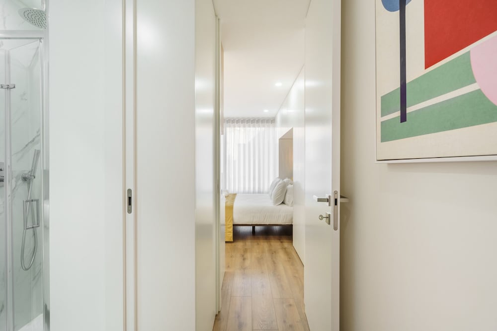 Santa Barbara Flat by Minhos Guest