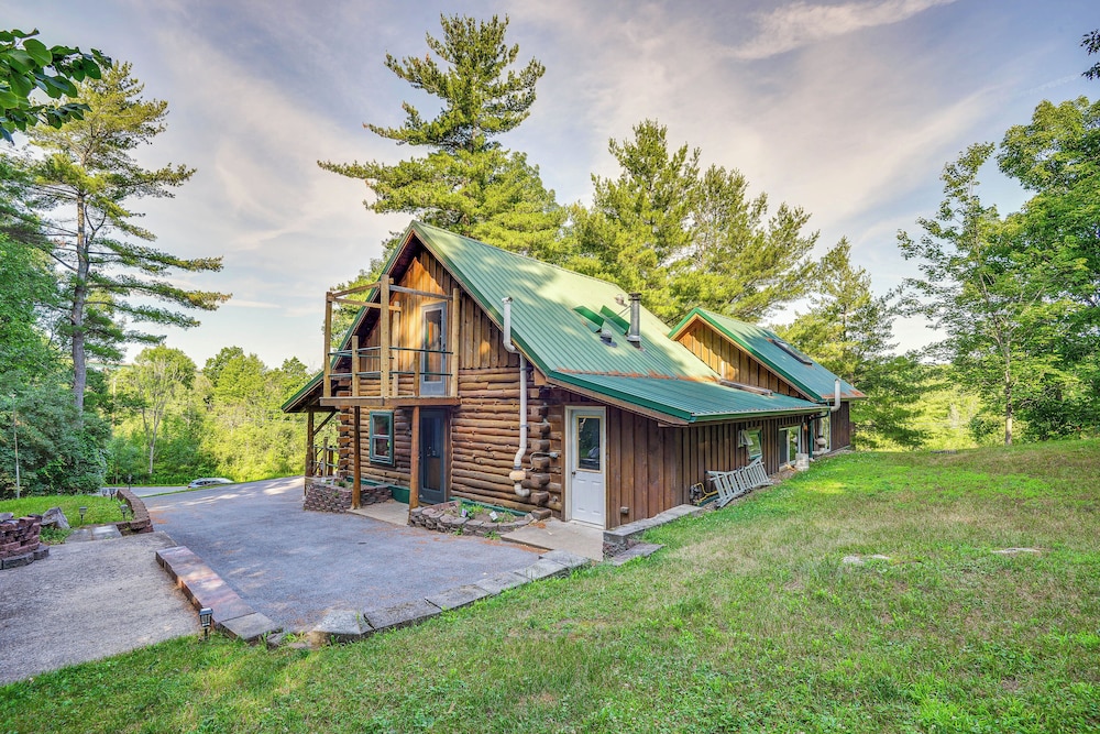 Watertown Vacations - Charming Wellesley Island Cabin Near State Parks - Property Image 1