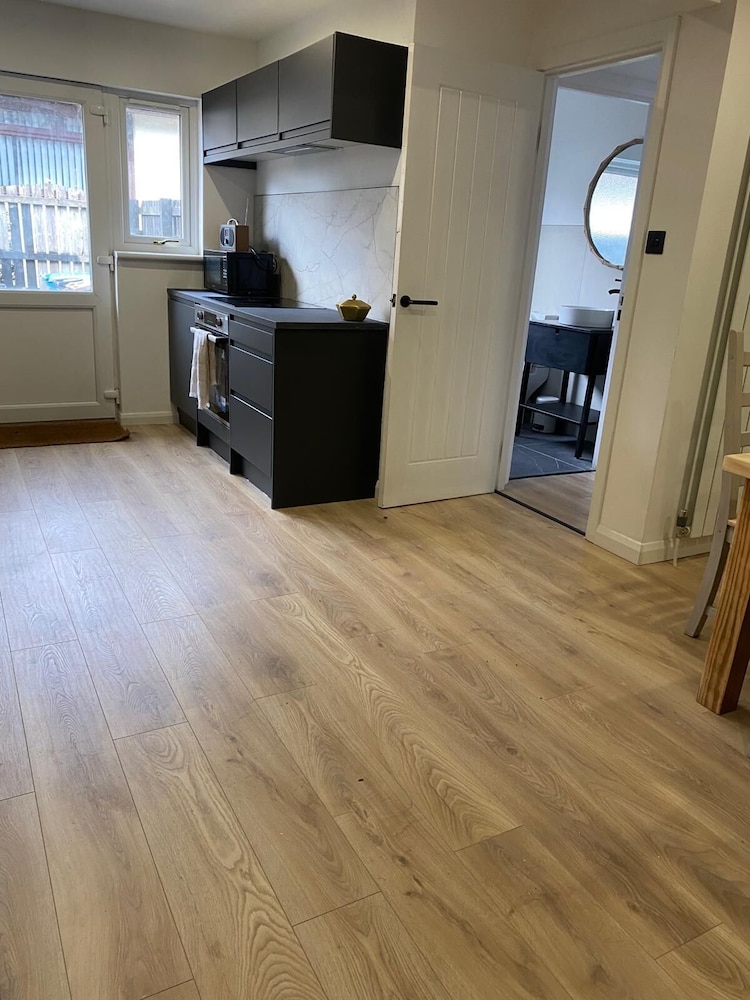 Sleeps7-parking-garden-patio view 5