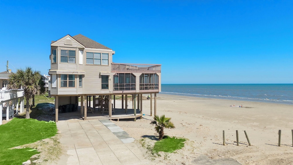 Pirates Beach Retreat by Ryson Vacation Rentals