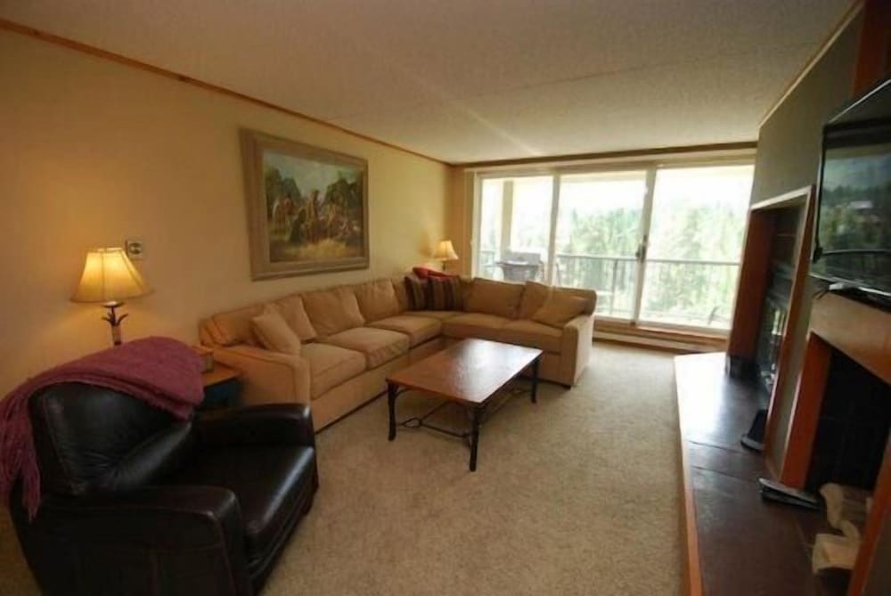Pines Condominiums 1 Bedroom Apartment by Key to the Rockies