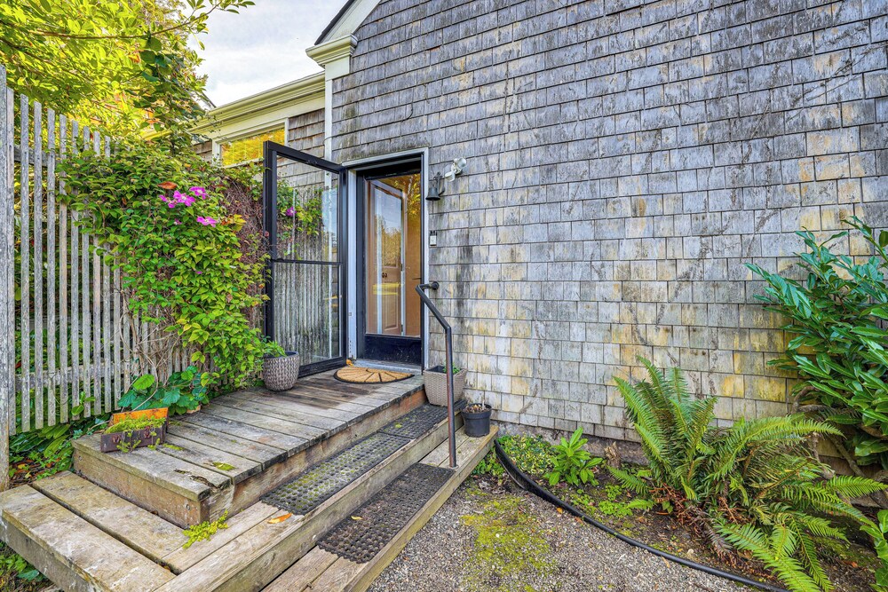Waterfront Bellingham Bliss: Steps to Beach! view 3