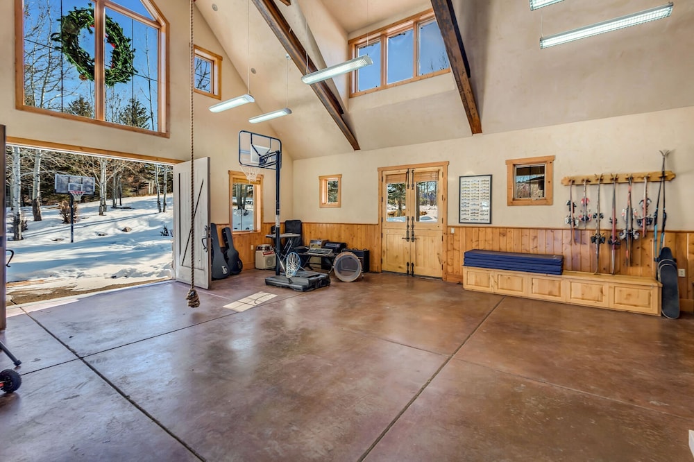 Twin Creeks Ranch Luxury Aspen Group Retreat 25-acres Guest House